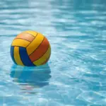 Magyar vízilabda szimbóluma: vízilabda labda a medence felszínén