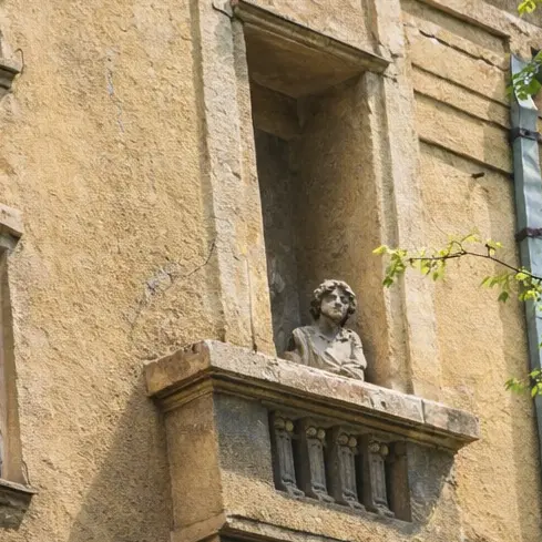 Thököly úti kőasszony szobra Budapest XIV. kerületében