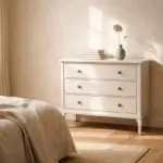 olcsó lakásfelújítás Cloud Dancer színnel és régi bútorok felújítása révén